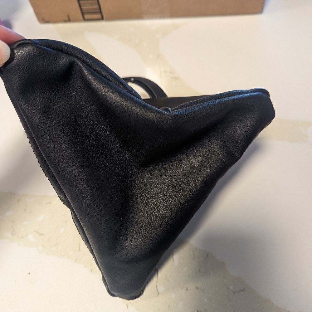 UNIF RARE Pyramid Clutch - Picture 9 of 12
